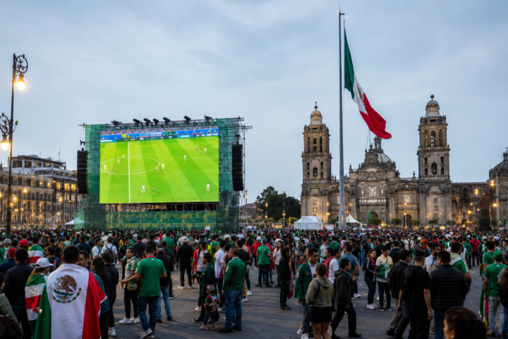 Vecinos y visitantes participan en una actividad cultural de la Ciudad de México