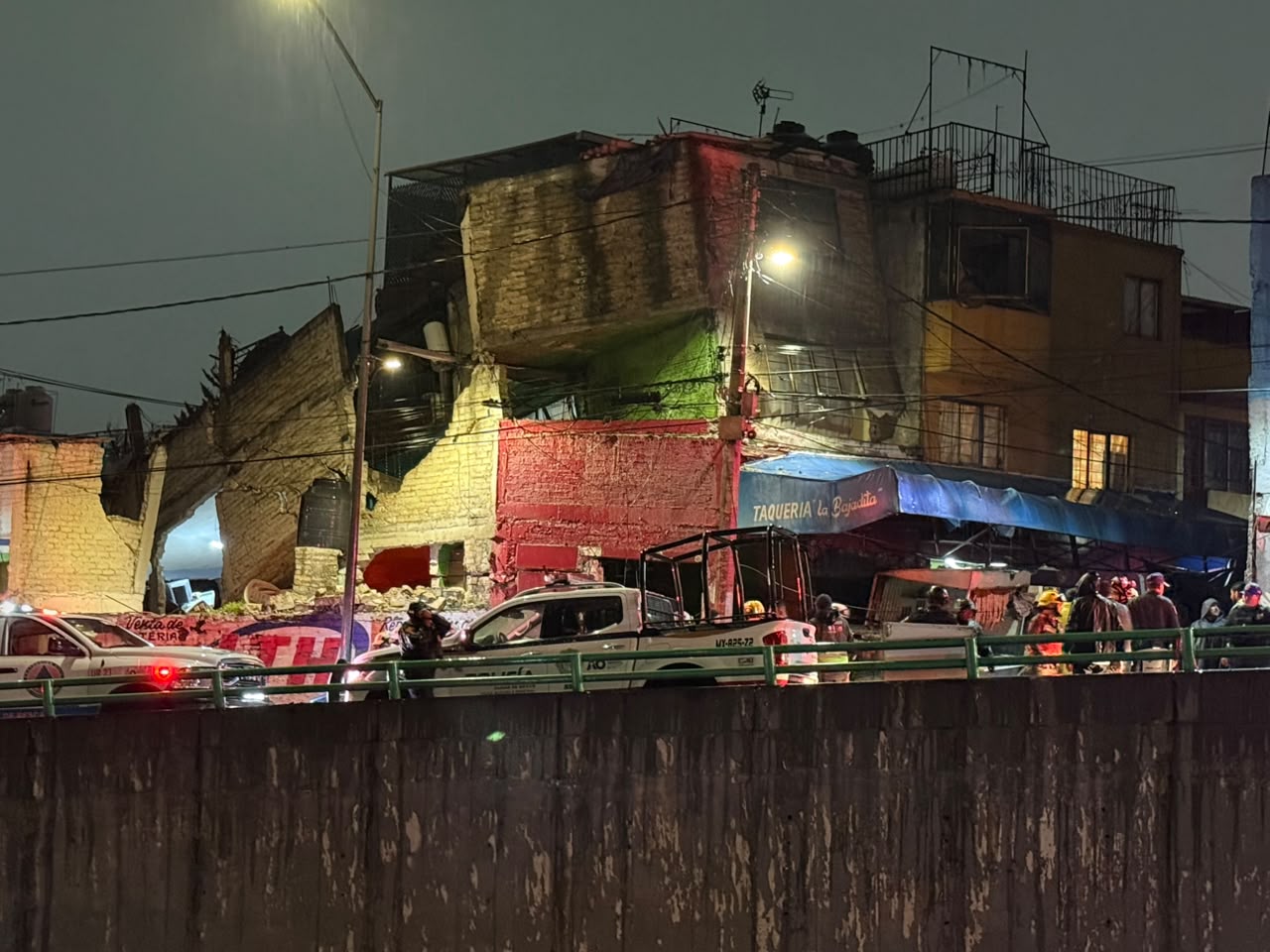 Daños en la taquería La Bajadita tras explosión en Minas de Cristo, Álvaro Obregón