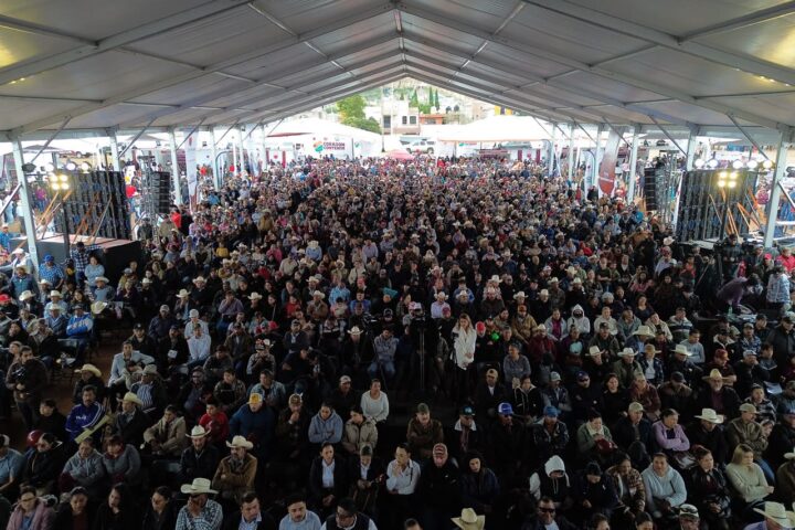 David Monreal durante la presentación de resultados y obras para la región de Sombrerete.