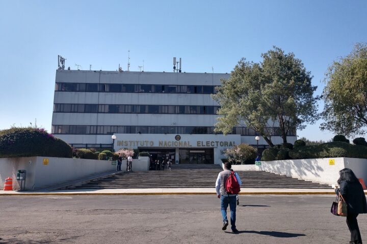 Fachada de la sede central del Instituto Nacional Electoral en la Ciudad de México